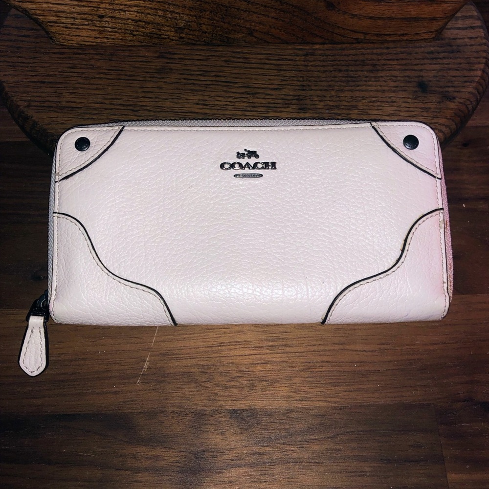 Coach White Wallet with Textured Leather and Zipper Closure